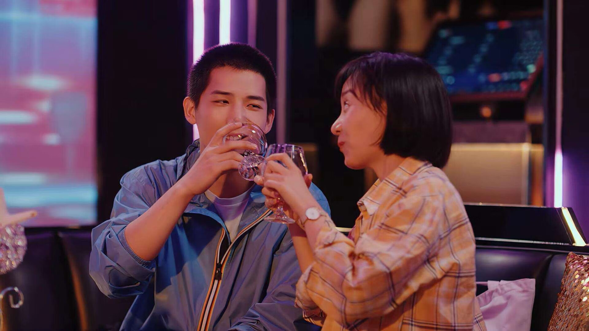 基：全黑队的“中流砥柱”，在防守和进攻端都能稳定发挥