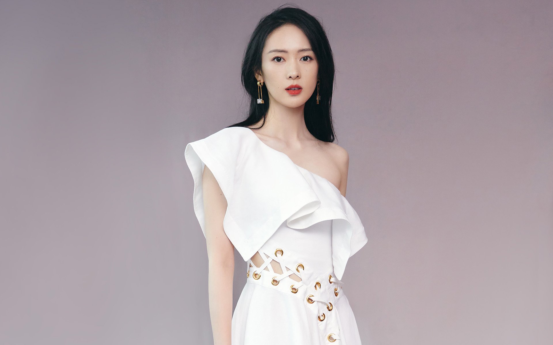 绿色节能灯具在足球场全面推广，降低能耗实现可持续发展，绿色环保灯具设计